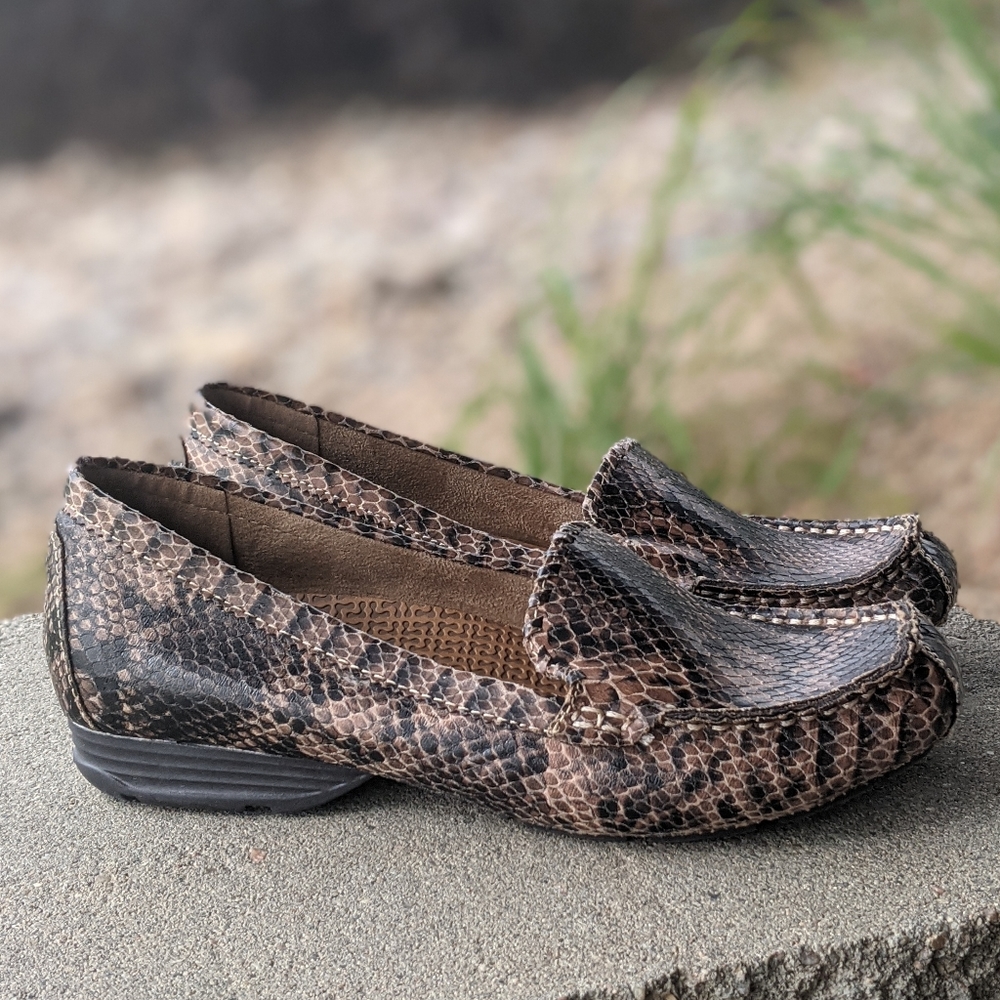 Baretraps Posture Plus+ "Ownah" brown/black leather snakeskin flats/loafers sz 7